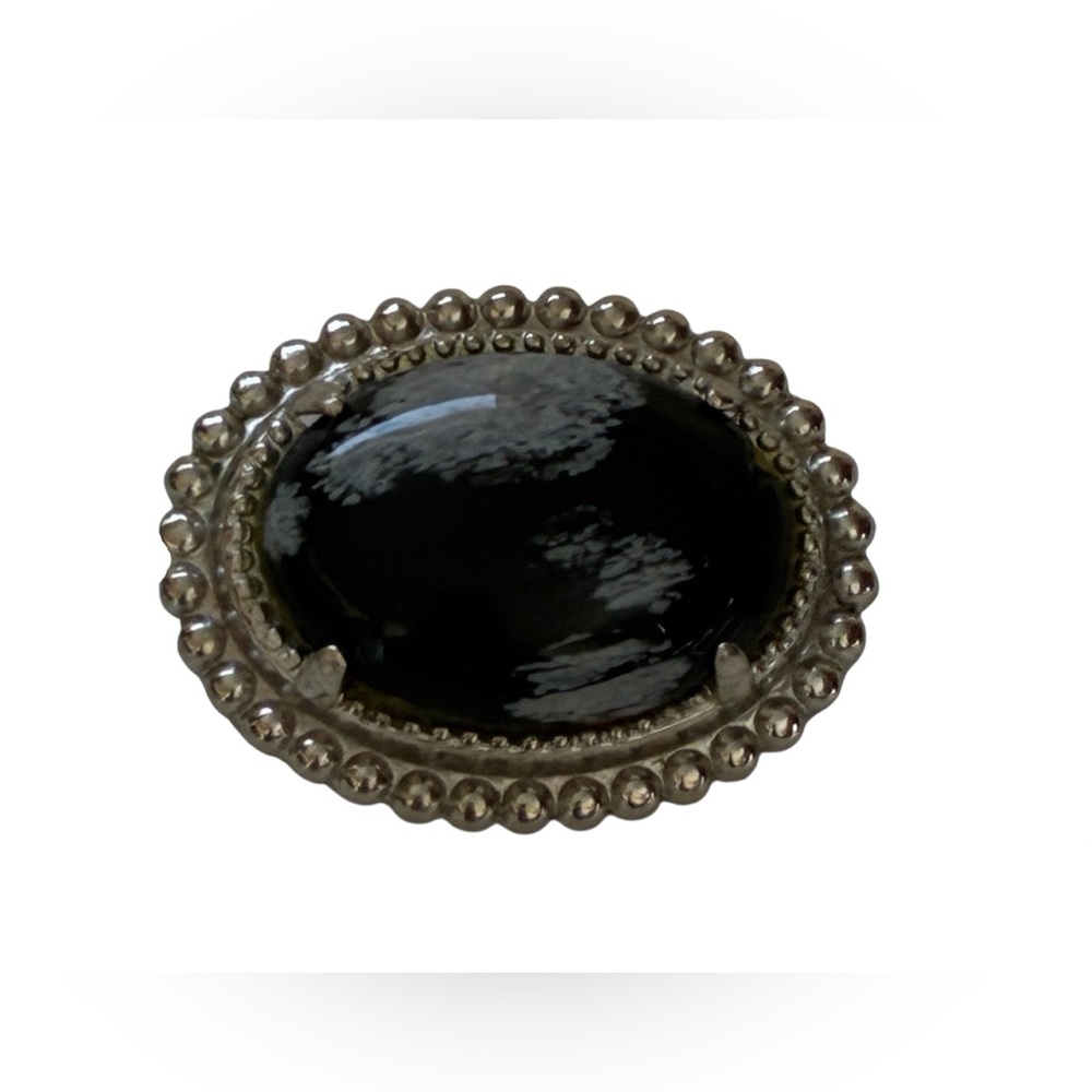 VINTAGE OVAL BROOCH BLACK STONE SILVER TONE